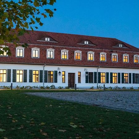 Gut Sarnow - Hotel Und Restaurant Schorfheide Exterior photo