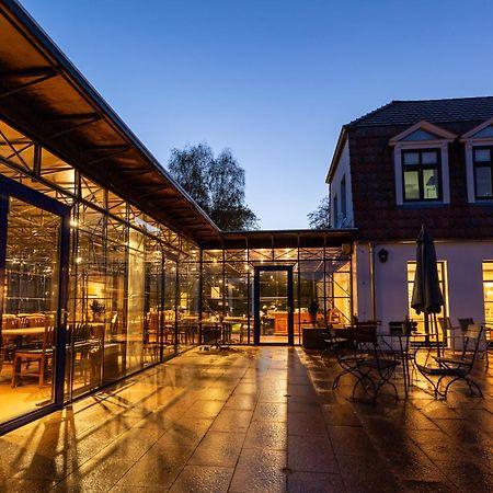 Gut Sarnow - Hotel Und Restaurant Schorfheide Exterior photo