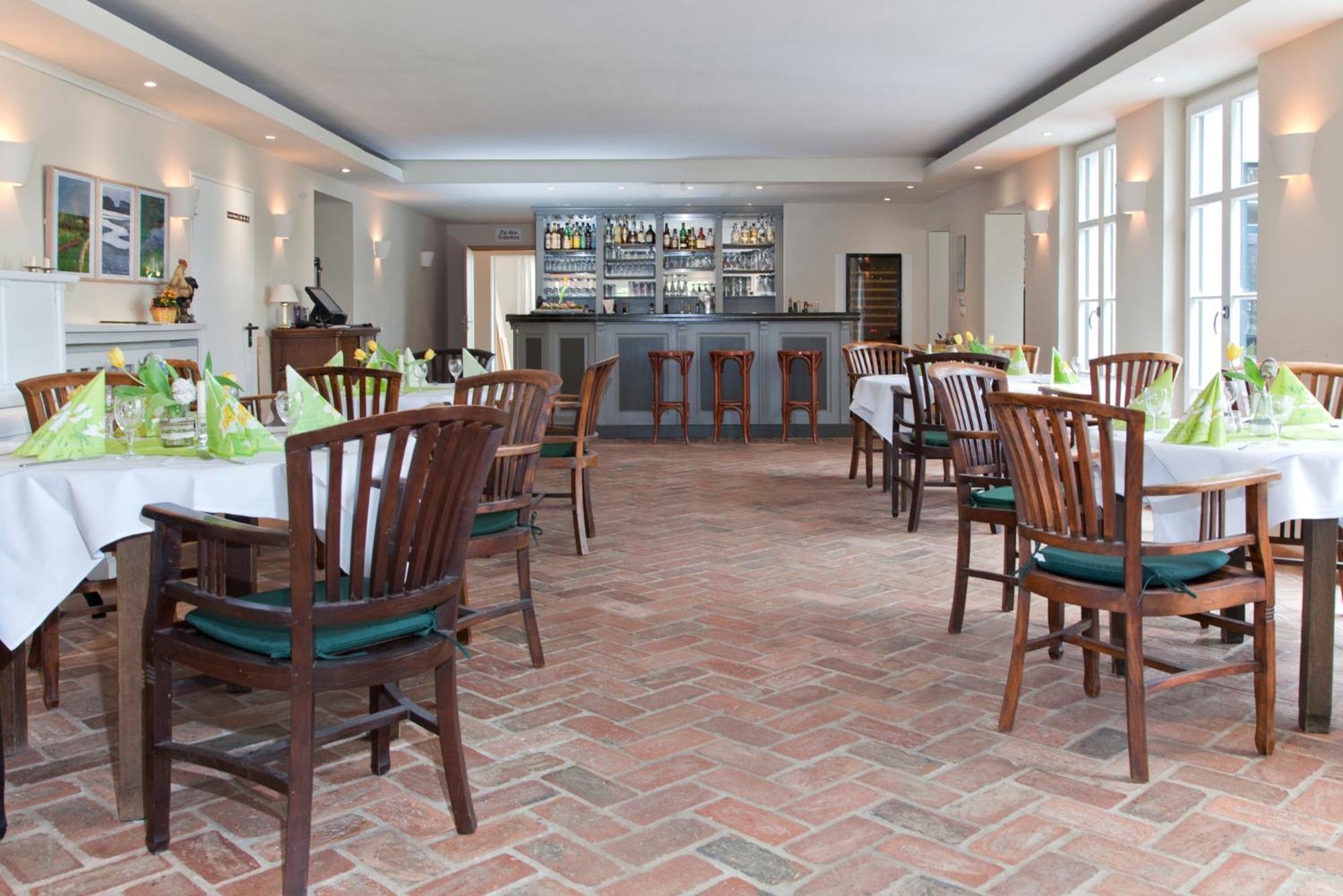 Gut Sarnow - Hotel Und Restaurant Schorfheide Exterior photo
